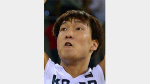 206cm 이종현 “더 커서 돌아올게요”