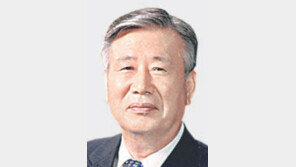 [간추린 뉴스]이중근 회장, 재향경우회에 저서 1만권 기증 外