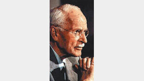 [DBR]미국 최초 억만장자의 기행 왜? 外