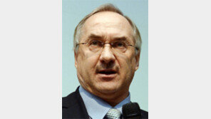 슈틸리케 “특정전술 고집 말고 조직력 맹신 말라”