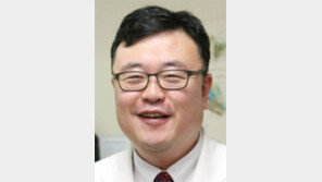 [인천/경기][굿모닝 칼럼]턱 치켜드는 아이, 눈꺼풀 처짐증 의심을