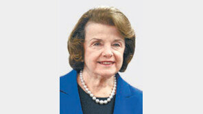 美 인권 치부 드러낸 81세 女의원의 용기