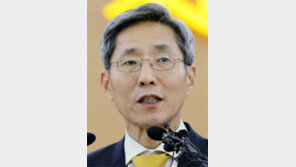 KB 윤종규 회장 한달… ‘조용한 리더십’ 빛났다 