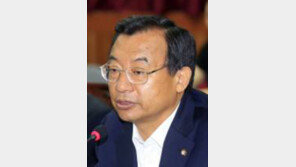 이정현 “靑 비서관 3명, 바꿀 이유없고 큰 위상 갖지도 않아”