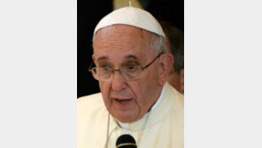 교황 “노인 공경하지 않는 사회, 젊은이들 미래도 없어”