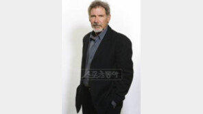 해리슨포드, 경비행기 추락사고로 중상 “머리 부위에 상처 입고 즉각 병원으로 옮겨져”