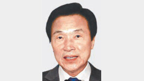 정계은퇴 손학규, 8개월만에 공개석상에 