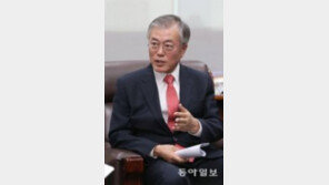 박근혜 “경제 살리려 매달린다”… 문재인 “정부 경제정책, 총체적 실패”