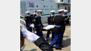 가거도 추락 헬기 인양, 기장·부기장 안전벨트를 착용한 상태로 기내에...