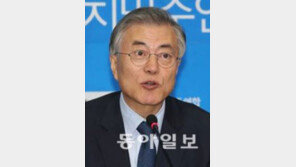 문재인 '천안함 폭침'… '북의 소행' 언급 처음