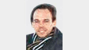 “부조종사, 조종실 문 잠근채 하강버튼 눌러… 고의 추락”