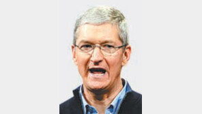 “8880억원 전재산 사회 환원”… 팀 쿡, 이번엔 ‘기부 커밍아웃’