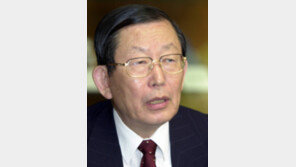 임기 19개월 남겨놓고… 유영익 국사편찬위원장 사의 