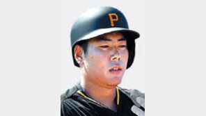 강정호 ML 데뷔… 대타 나와 범타