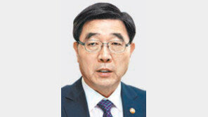 [단독]이기권 고용장관 “정부, 비정규직 기간연장 강행 안해”