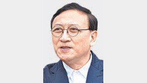 이용우 前광주비엔날레 대표… 한국인 첫 베니스비엔날레 심사위원