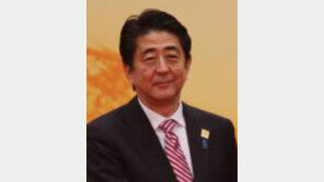 아베 "아시아에 고통줬다"… 위안부 언급은 왜 안하나?