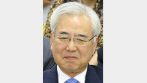 문용린 前교육감 1심서 벌금 200만원… 32억 토해낼 위기