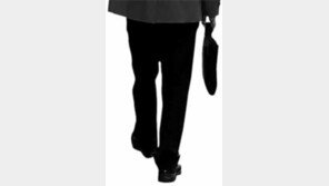 수감자끼리 만남 주선… 빚독촉 문자 대신 보내기도