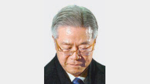 ‘동양사태’ 현재현 2심서 5년 감형… 피해자들 “유전무죄” 거센 항의