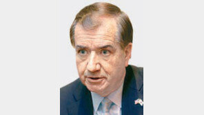 로이스 美하원 외교위원장 “전략적 인내 이젠 작동 안해… 오바마, 새 대응책 마련해야”