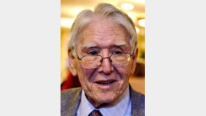 美 진보의학자 퀜틴 영 별세