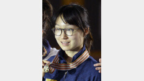 여왕 최민정, 6바퀴 남기고 선두 독주