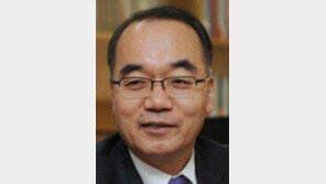 [동아광장/박재완]사회주의 문턱까지 넘어선 총선공약