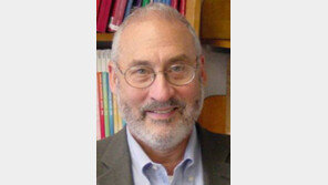 스티글리츠 “양적완화-마이너스금리 부의 불평등만 심화시켜”