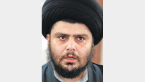 이라크 반정부 시위대, 의회 난입해 점거시위…정부 “비상사태 선포”