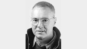 류준열 출연 확정 ‘택시운전사’, 무슨 내용?…5·18 광주 참상 알린 ‘푸른 눈의 목격자’ 힌츠페터 재조명