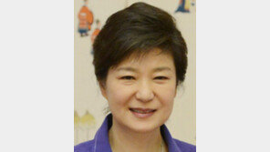 朴대통령 “교권 바로세우기 적극 추진…선생님들이 존경 받는 사회로”