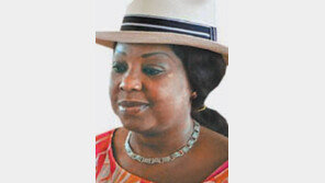 FIFA 사상 최초 女 사무총장 임명, 유엔출신 사모라… 非백인 발탁도 처음