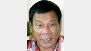 두테르테 “사형제 부활… 총알도 아까우니 교수형으로”