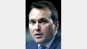 최초 ‘동성애 육군장관’… 性 소수자 설 자리 넓히는 美