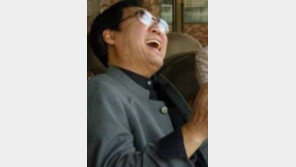 ‘대작논란’ 조영남, 세시봉 무대 강행…“화투로 놀다 쫄딱 망했다” 눈물 왈칵