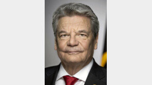 국민이 붙잡아도 “연임 안한다”는 獨 가우크 대통령