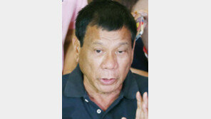 두테르테 “총가진 사람, 마약상 쏴죽여도 된다”