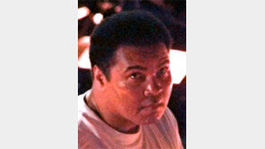 “굿바이~ 알리” 10만명 마지막길 배웅