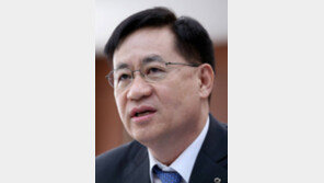 홍기택 AIIB부총재 돌연 휴직… 자진사퇴 수순인듯 