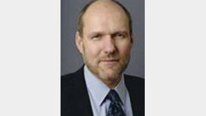 월트 하버드대 교수 “서구자유주의 심각한 위기 ‘역사의 종언’과 정반대 길로”