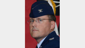 父子가 주한 美공군 정보지휘관