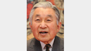 아키히토 日王 ‘수년내 양위’ 뜻 밝혀