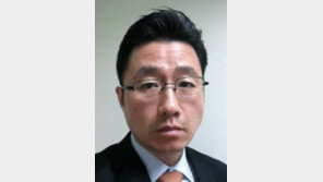 샌더스 “힐러리 옆에 서 있을것”…지지자들 달래며 단합 호소