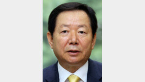 성낙인 총장이 주례… 교수합창단이 축가…