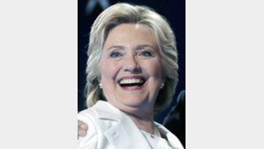 힐러리 “동맹과 함께 협력”…트럼프와 차별화 