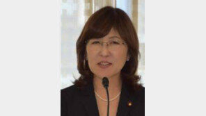 독도-위안부 망언 ‘여자 아베’ 이나다, 日방위상 기용될듯