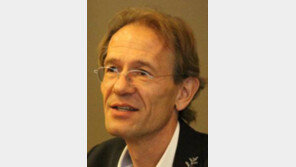 호프만 박사 “혁신적 기술 개발해 고객 찾아나서야”