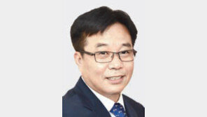 ‘해군 명예준장’이 된 과학자