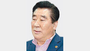 “안희정 지사 대권도전 원하면 도지사 포기를”